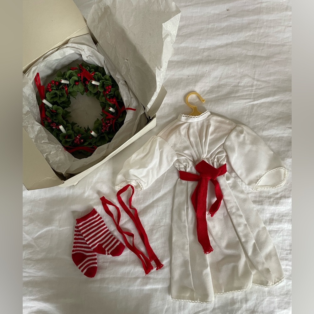 Pleasant Company American Girl Kirsten St. Lucia Outfit Wreath in Box